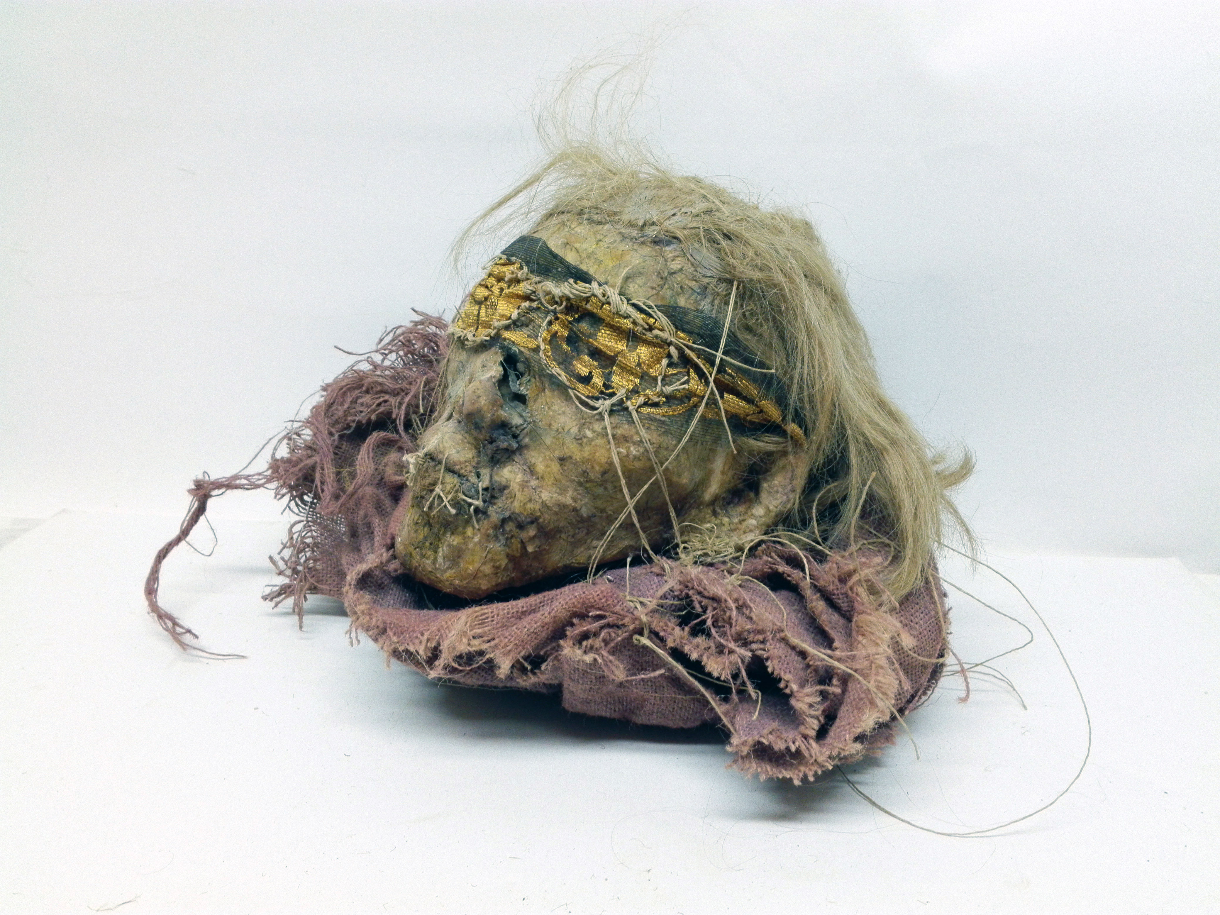 cabeza no7 mujer antifaz momificada replica 25x35x25 1u